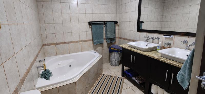 4 Bedroom Property for Sale in Pentagon Park Free State